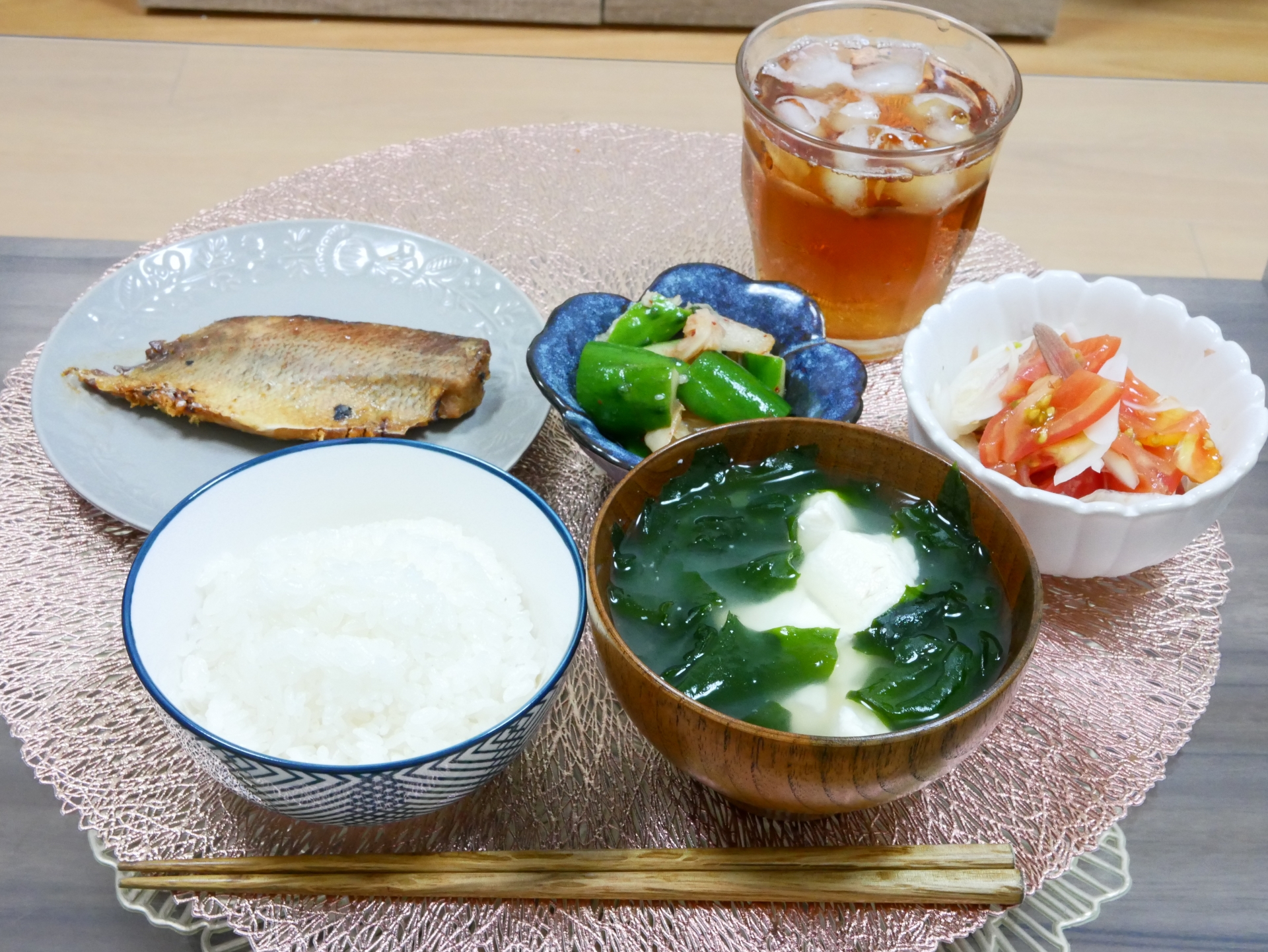 主食・主菜・副菜の食事